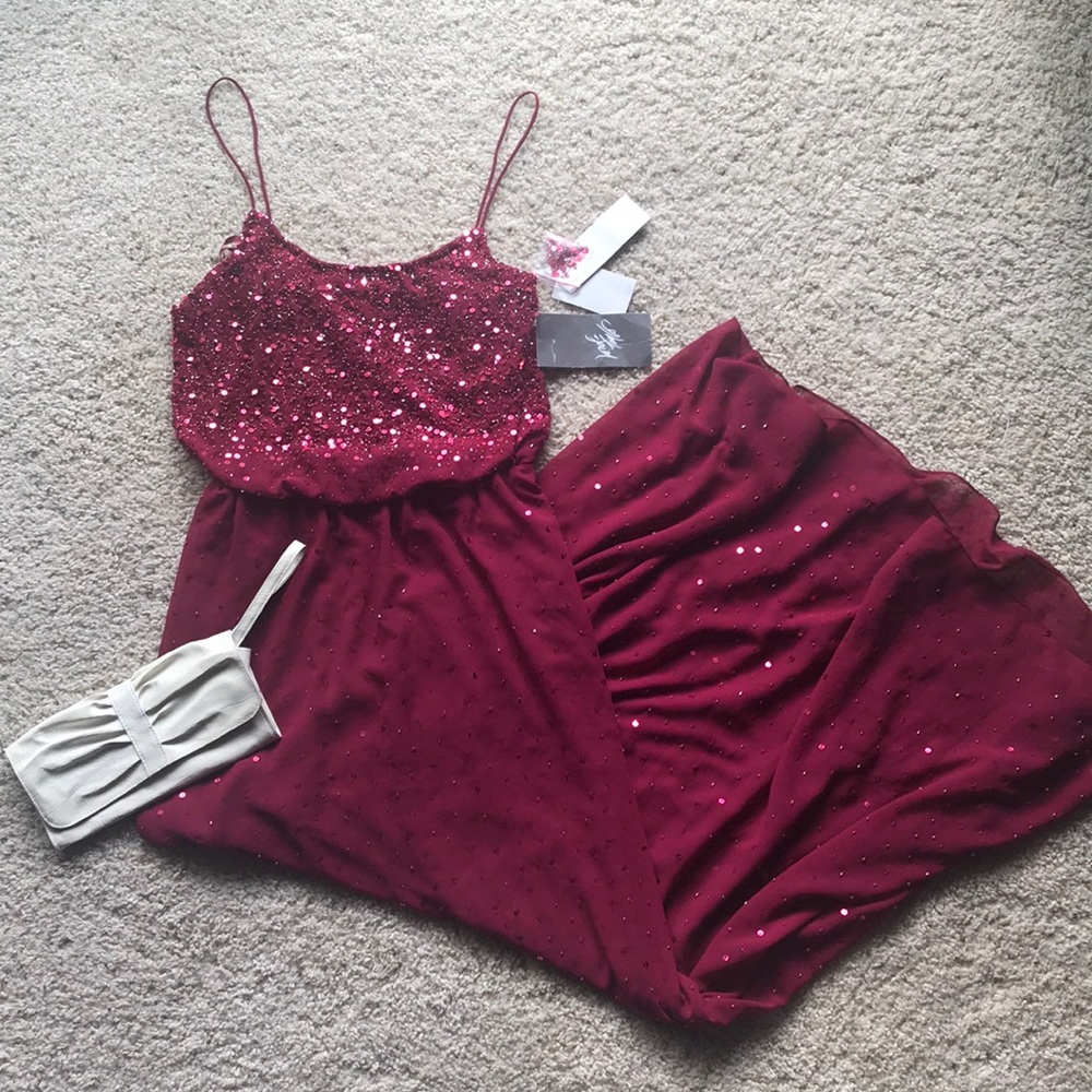 NWT. Burgundy formal gown maxi sequence